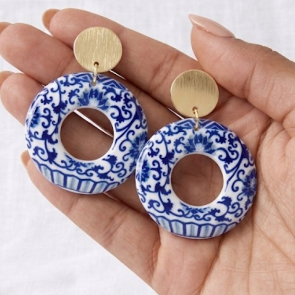Chinoiserie Blue & White Dangle Earrings - Open Circle Coastal Cottagecore